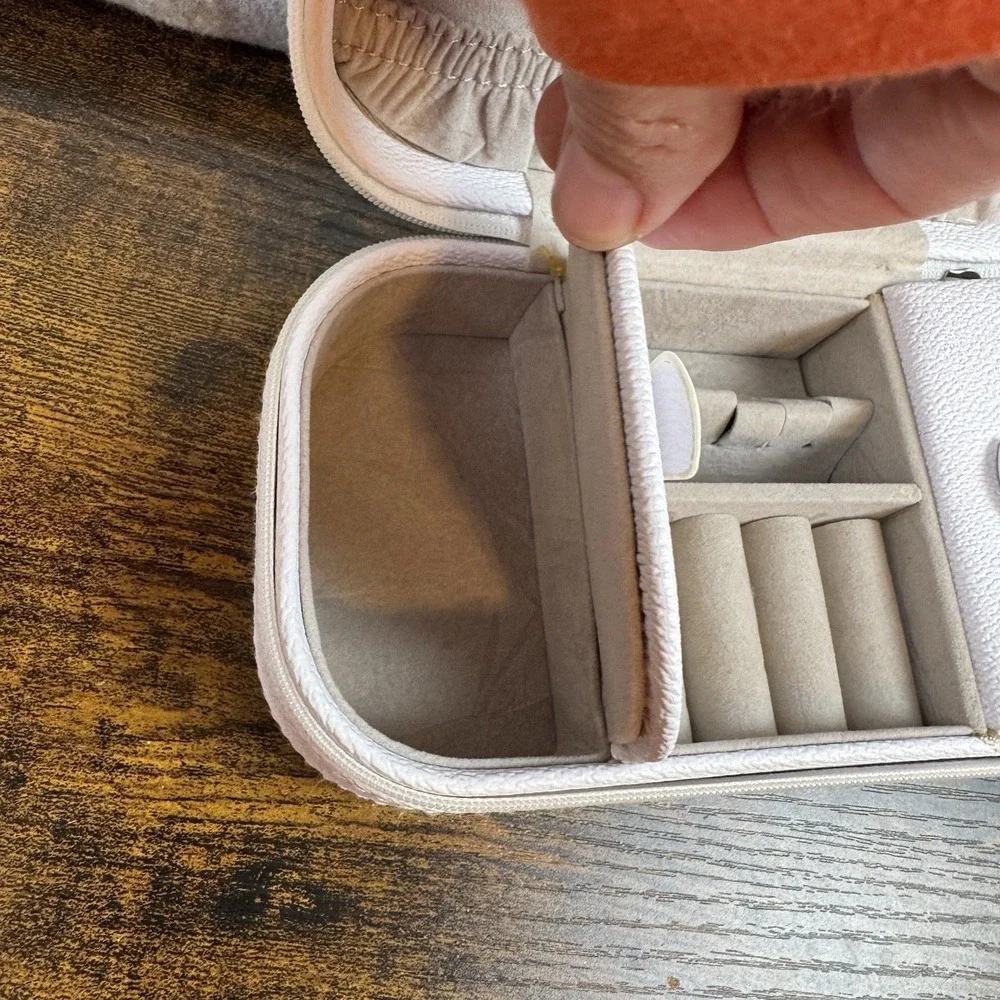 Cynthia Rowley White faux-leather zip around travel jewelry case
